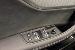 harmaa Audi Q8 2025 kuva 36.