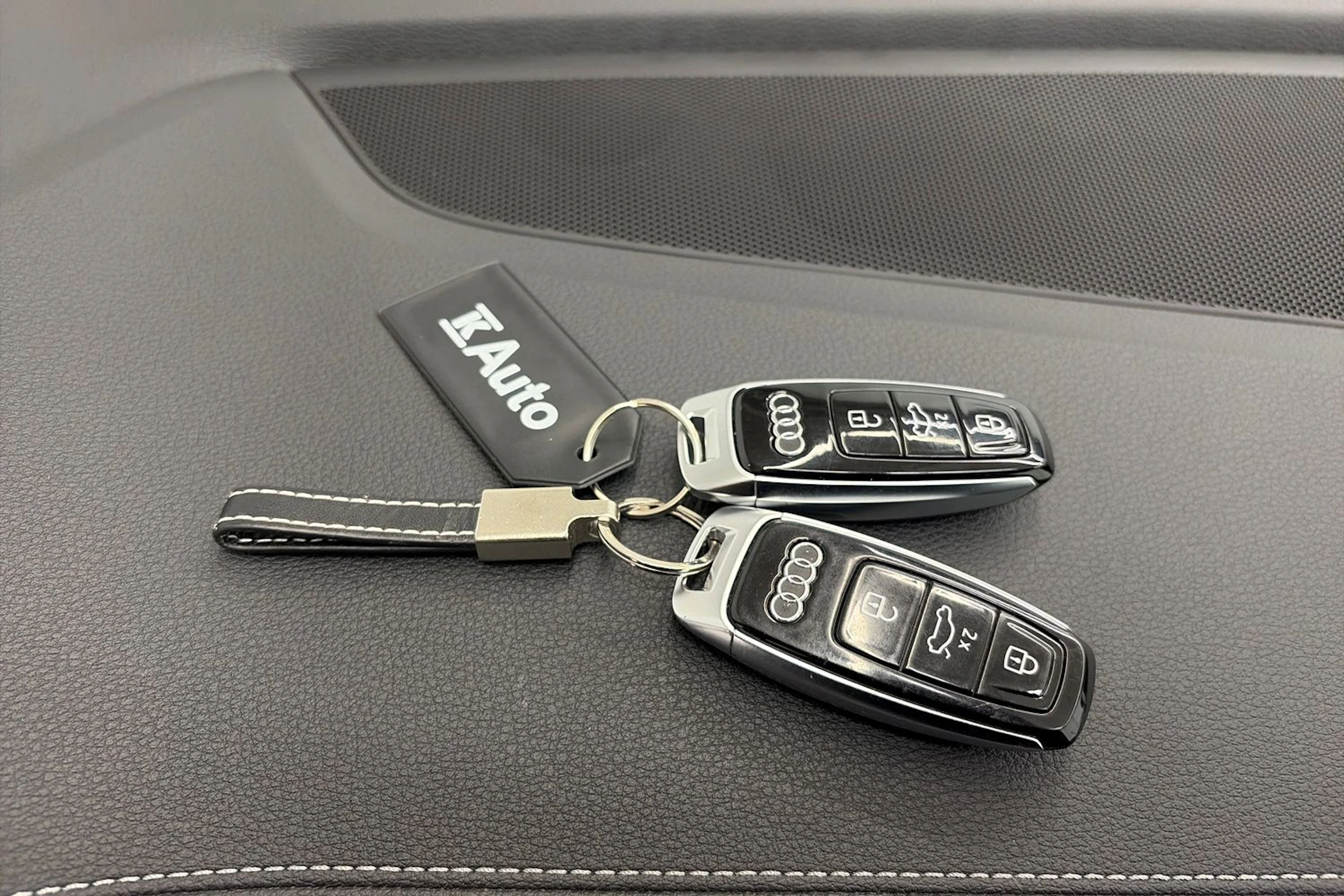 harmaa Audi Q8 2025 kuva 37.