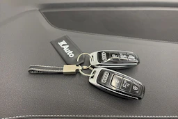 harmaa Audi Q8 2025 kuva 37.