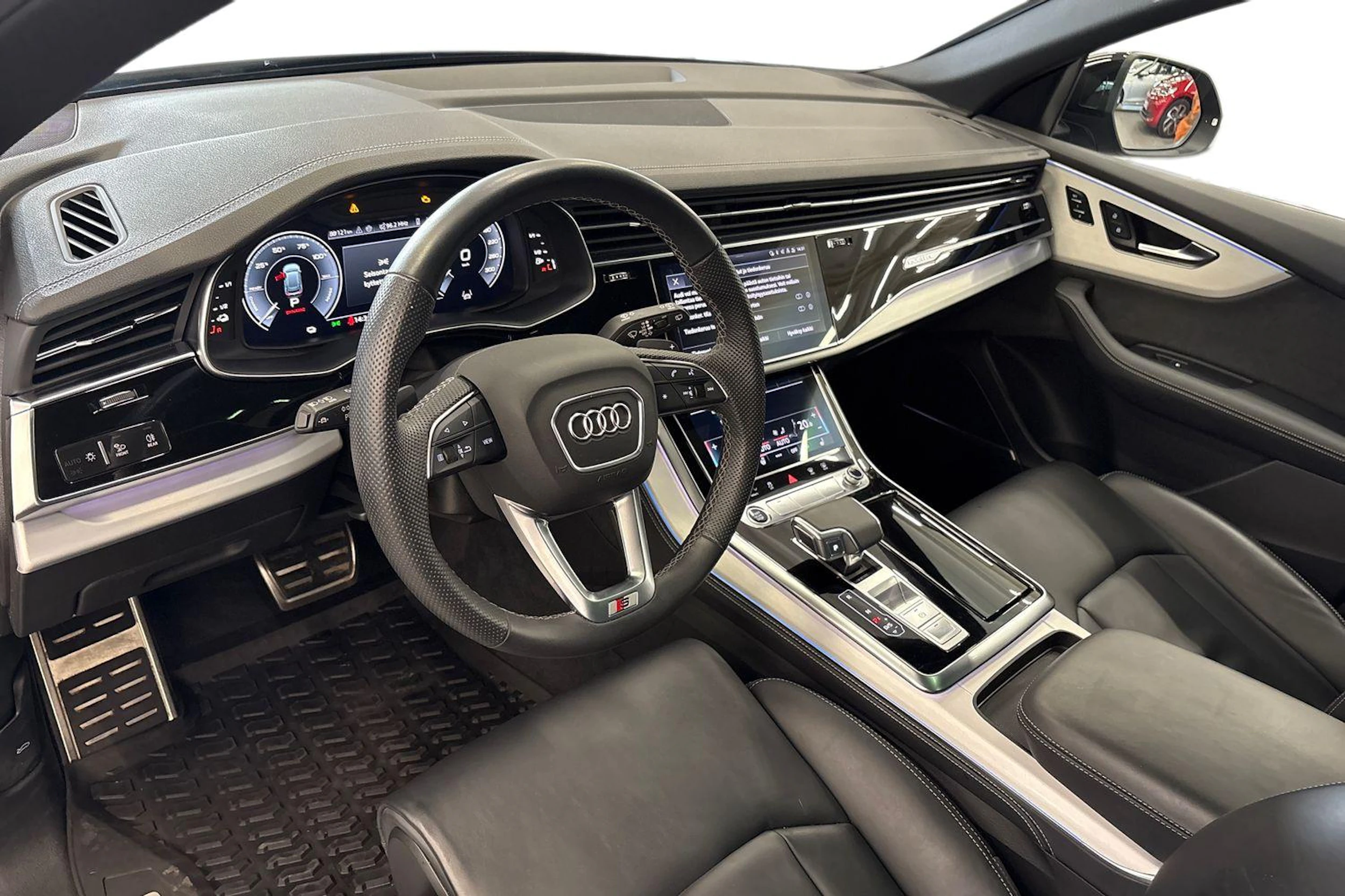 musta Audi Q8 2025 kuva 6.