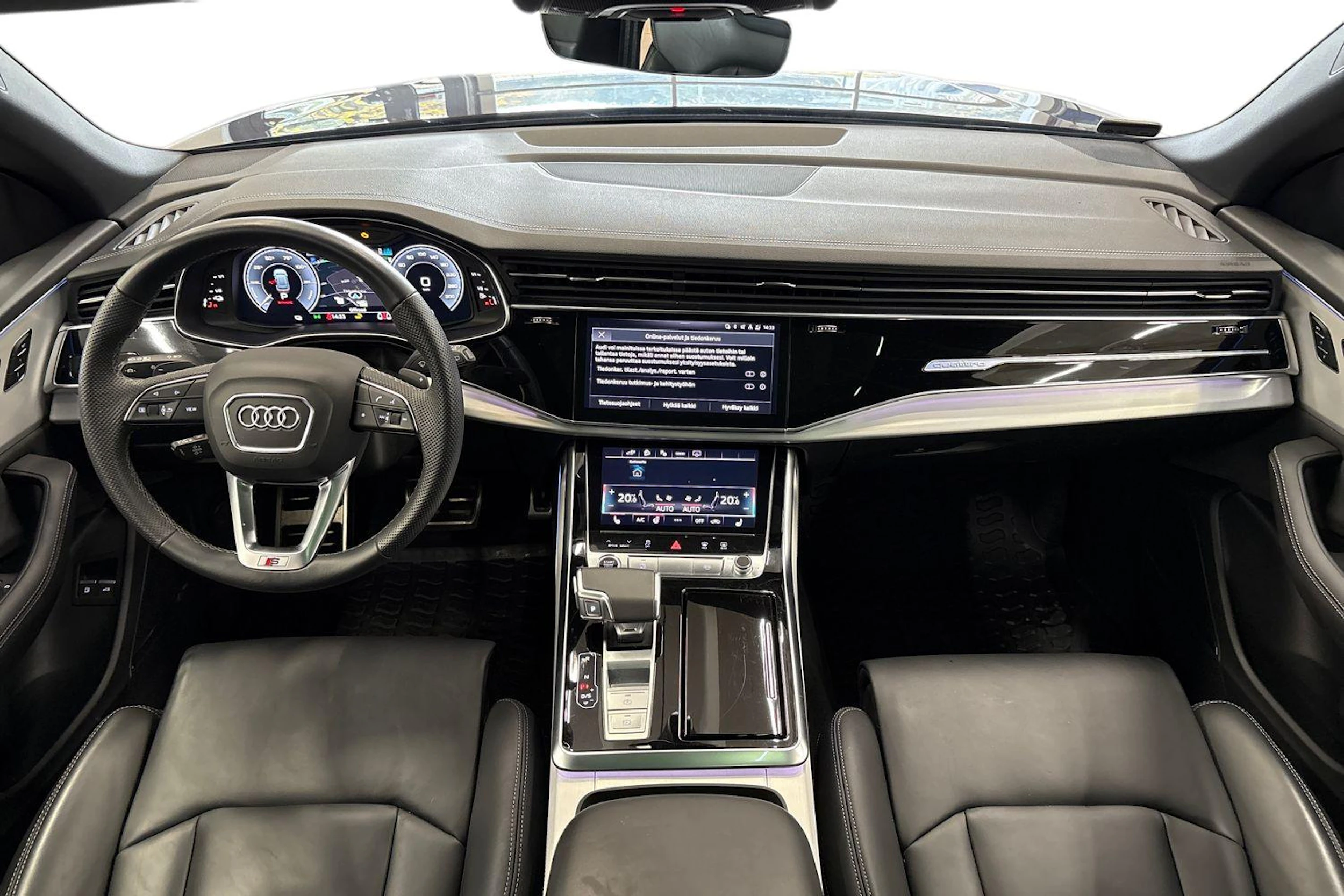 musta Audi Q8 2025 kuva 7.