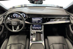 musta Audi Q8 2025 kuva 7.