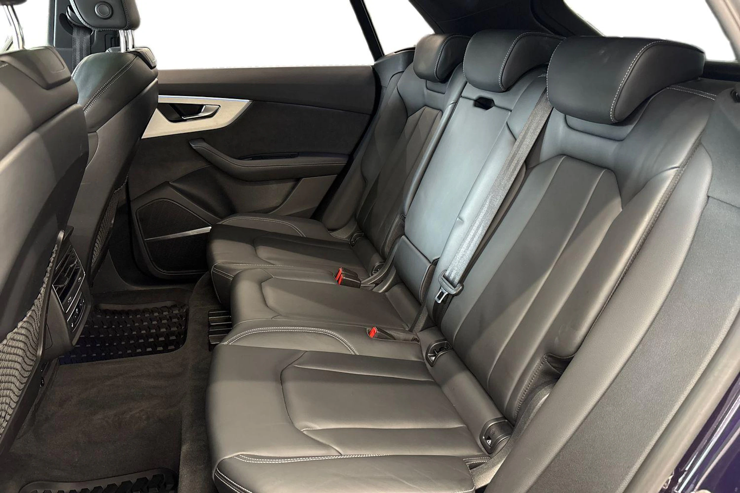 musta Audi Q8 2025 kuva 8.