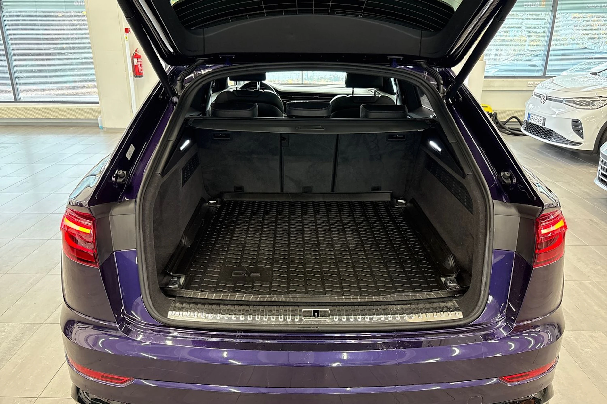musta Audi Q8 2025 kuva 15.