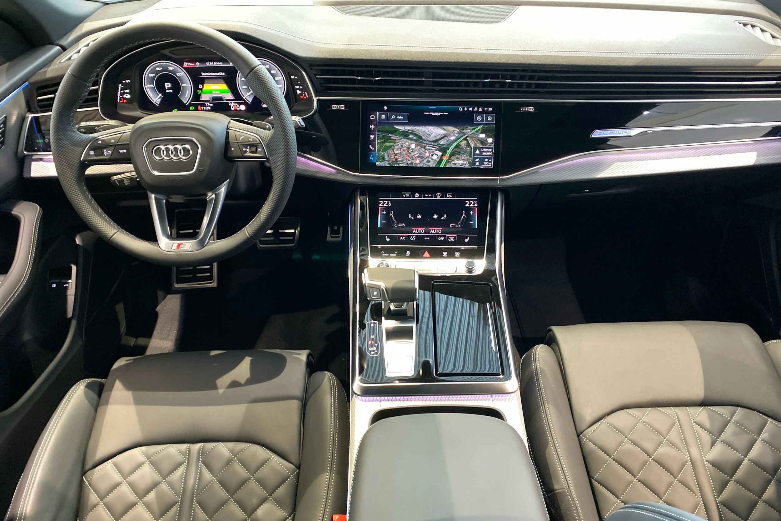met. harmaa Audi Q8 2025 kuva 7.