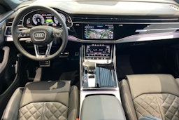 met. harmaa Audi Q8 2025 kuva 7.