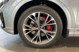 met. harmaa Audi Q8 2025 kuva 9.