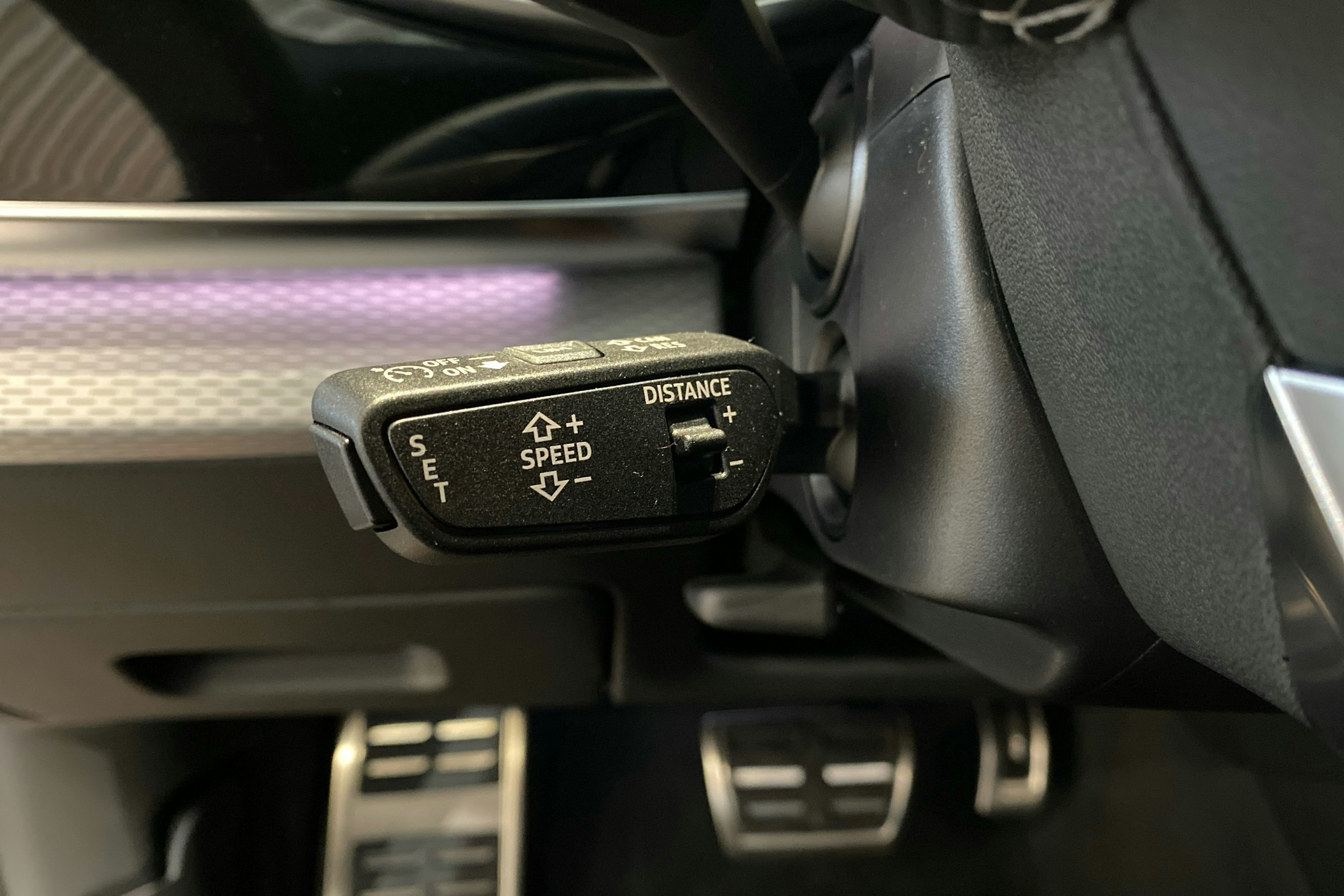 met. harmaa Audi Q8 2025 kuva 16.