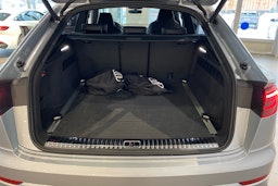 met. harmaa Audi Q8 2025 kuva 18.