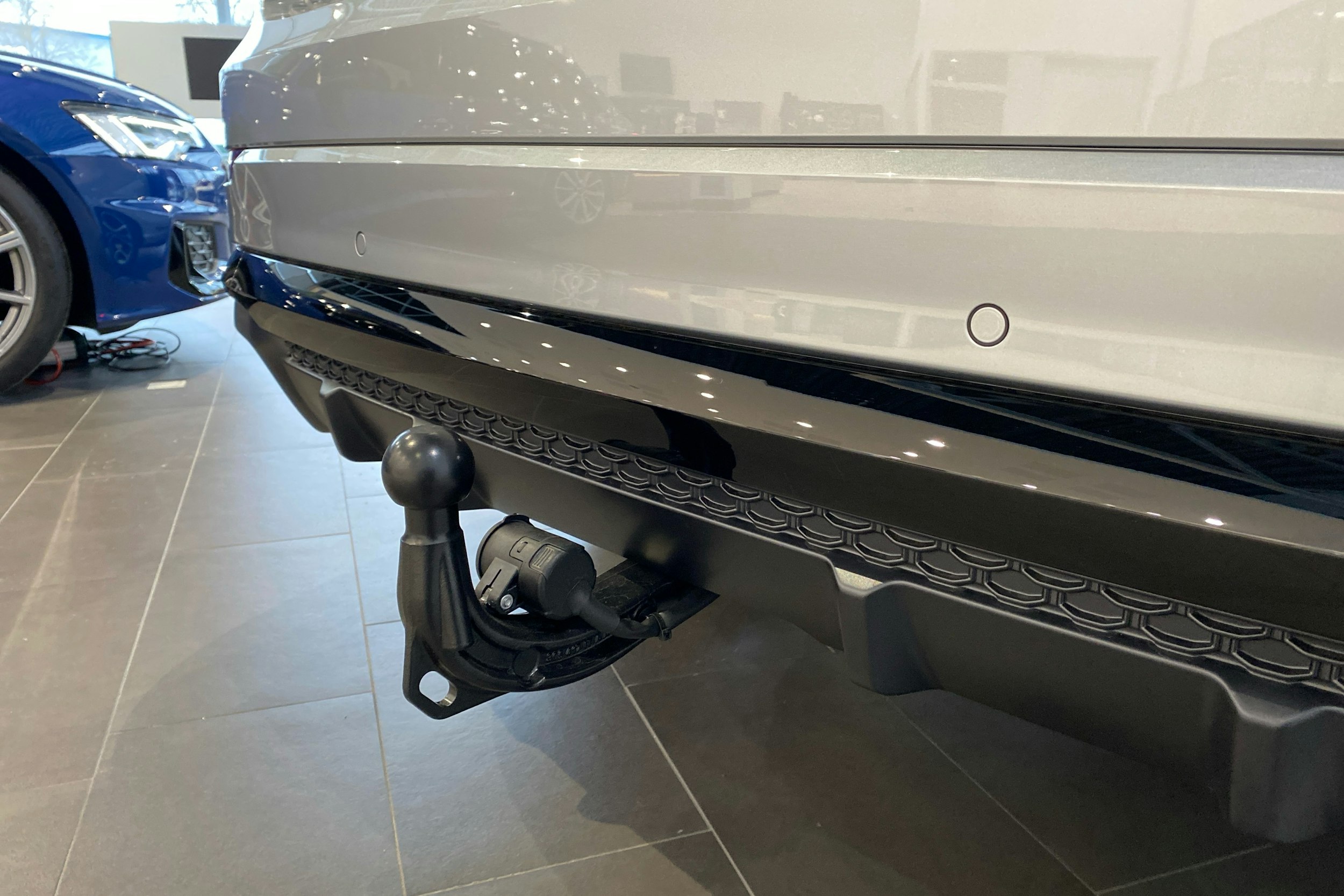 met. harmaa Audi Q8 2025 kuva 20.