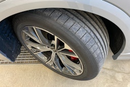 harmaa Audi Q8 2025 kuva 10.