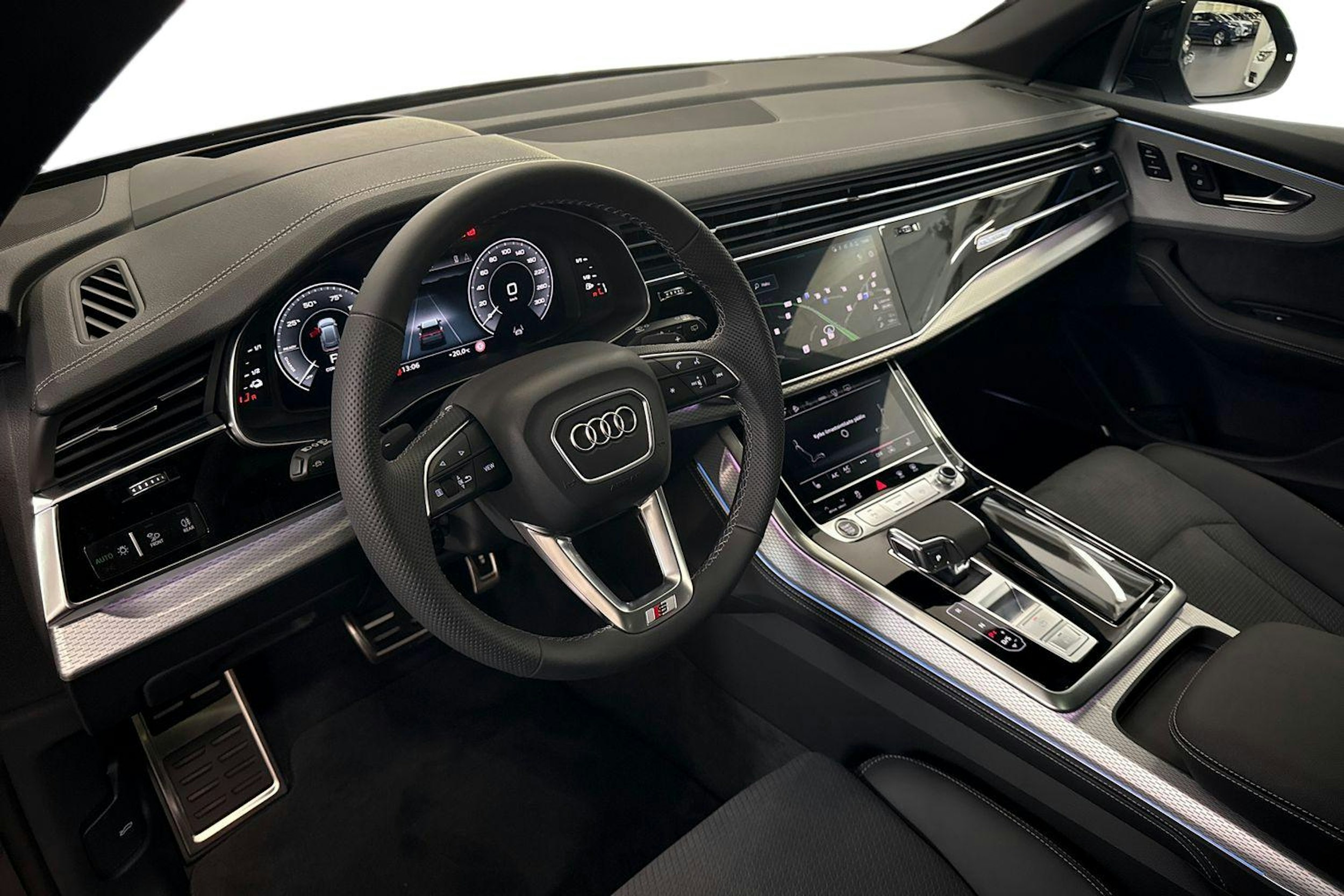 met. harmaa Audi Q8 2025 kuva 6.