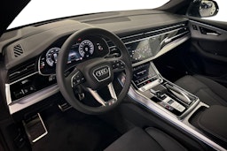 met. harmaa Audi Q8 2025 kuva 6.