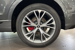 met. harmaa Audi Q8 2025 kuva 10.