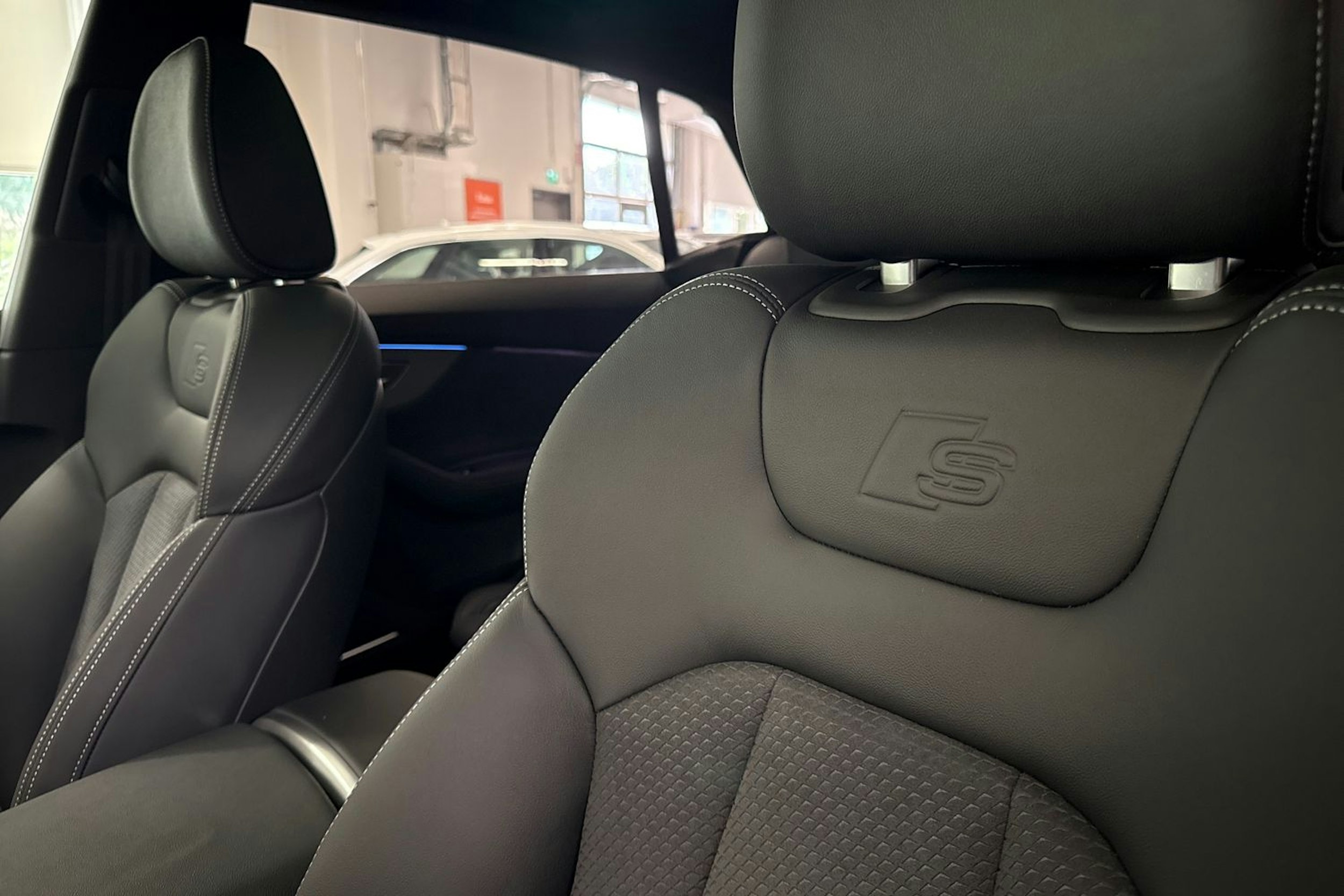 met. harmaa Audi Q8 2025 kuva 15.