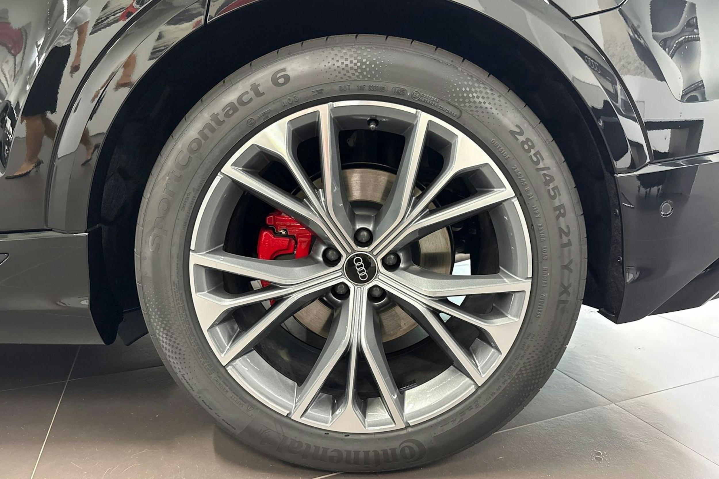 met. musta Audi Q8 2025 kuva 10.