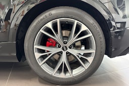 met. musta Audi Q8 2025 kuva 10.
