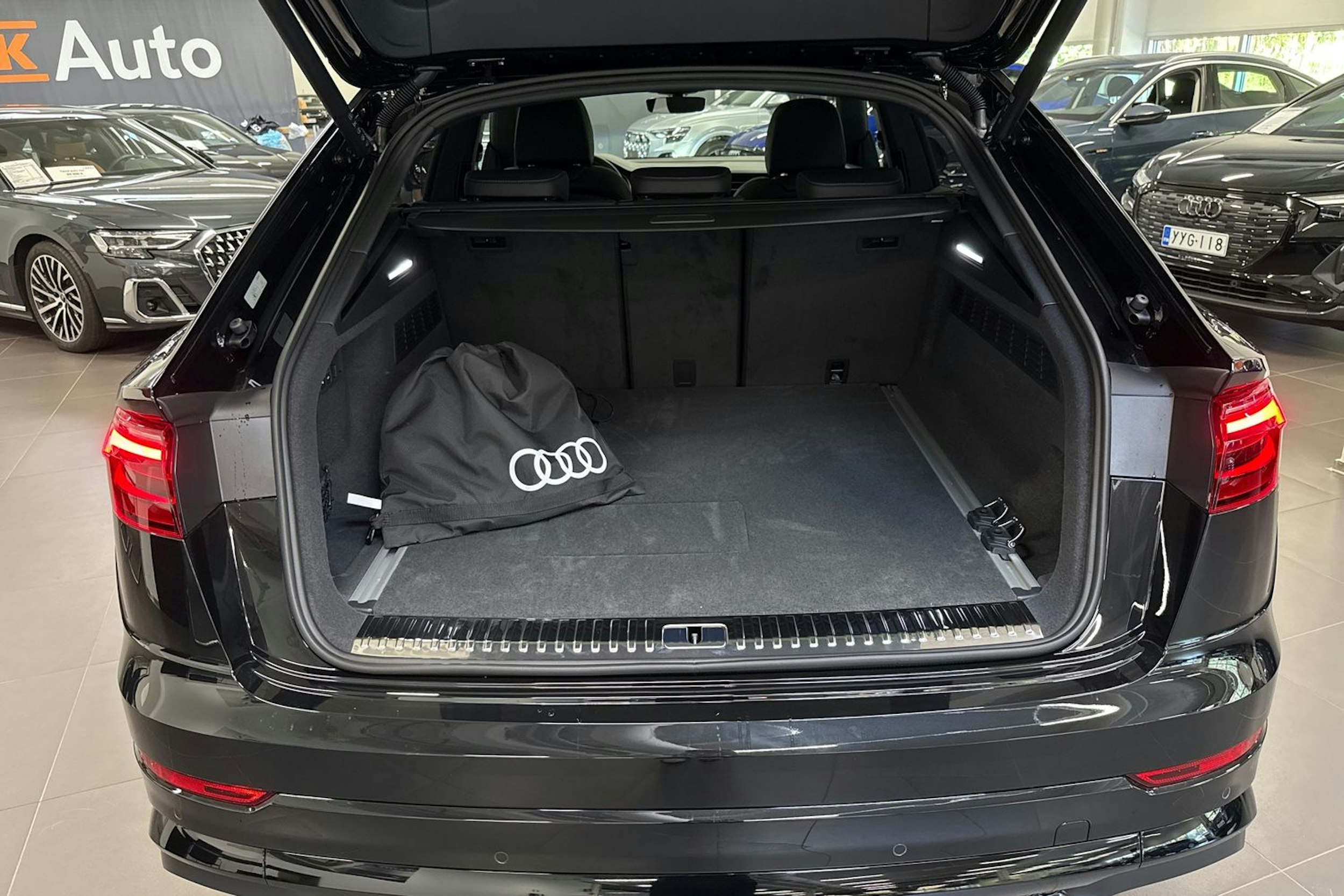 met. musta Audi Q8 2025 kuva 11.