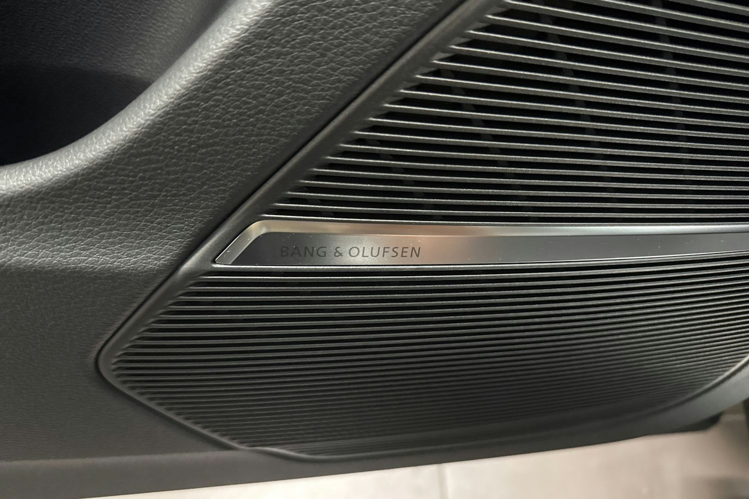 met. musta Audi Q8 2025 kuva 13.