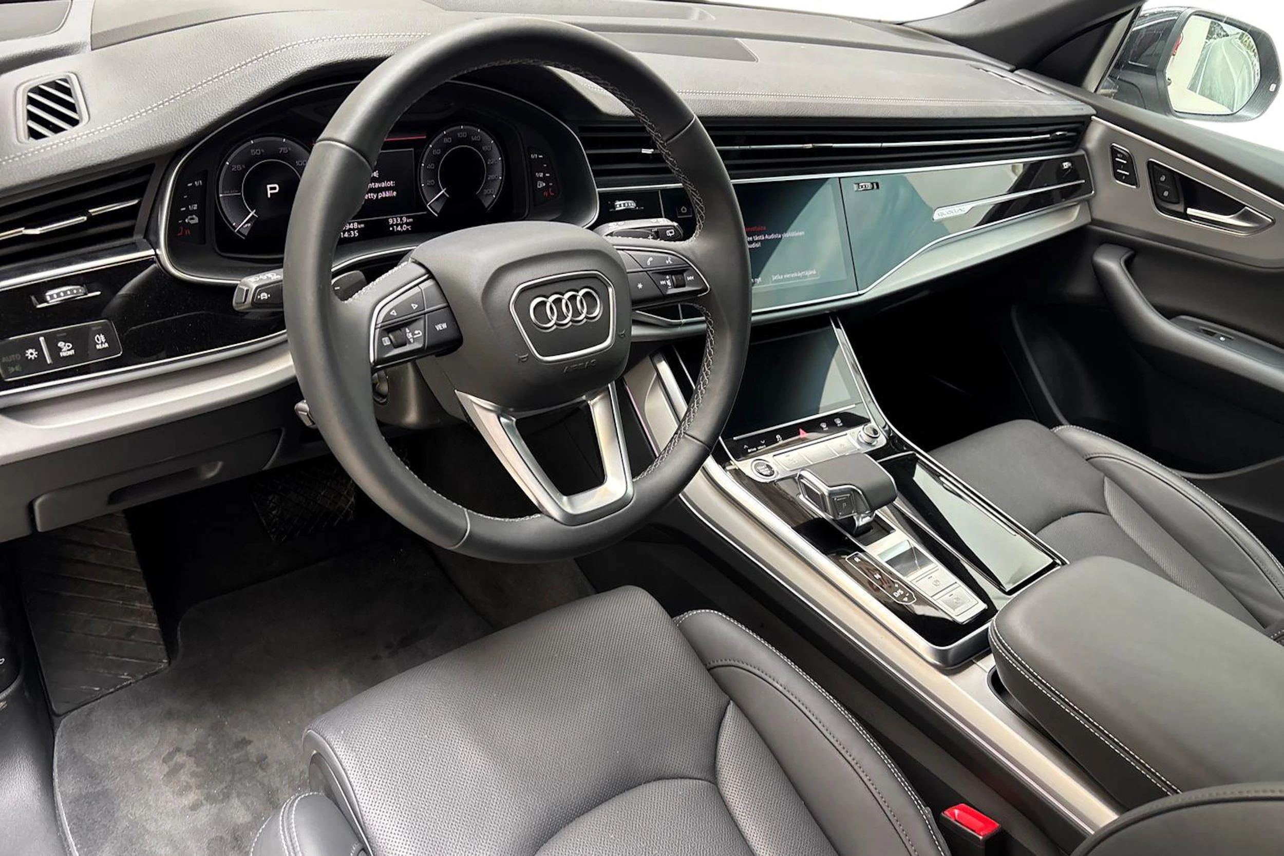musta Audi Q8 2026 kuva 8.