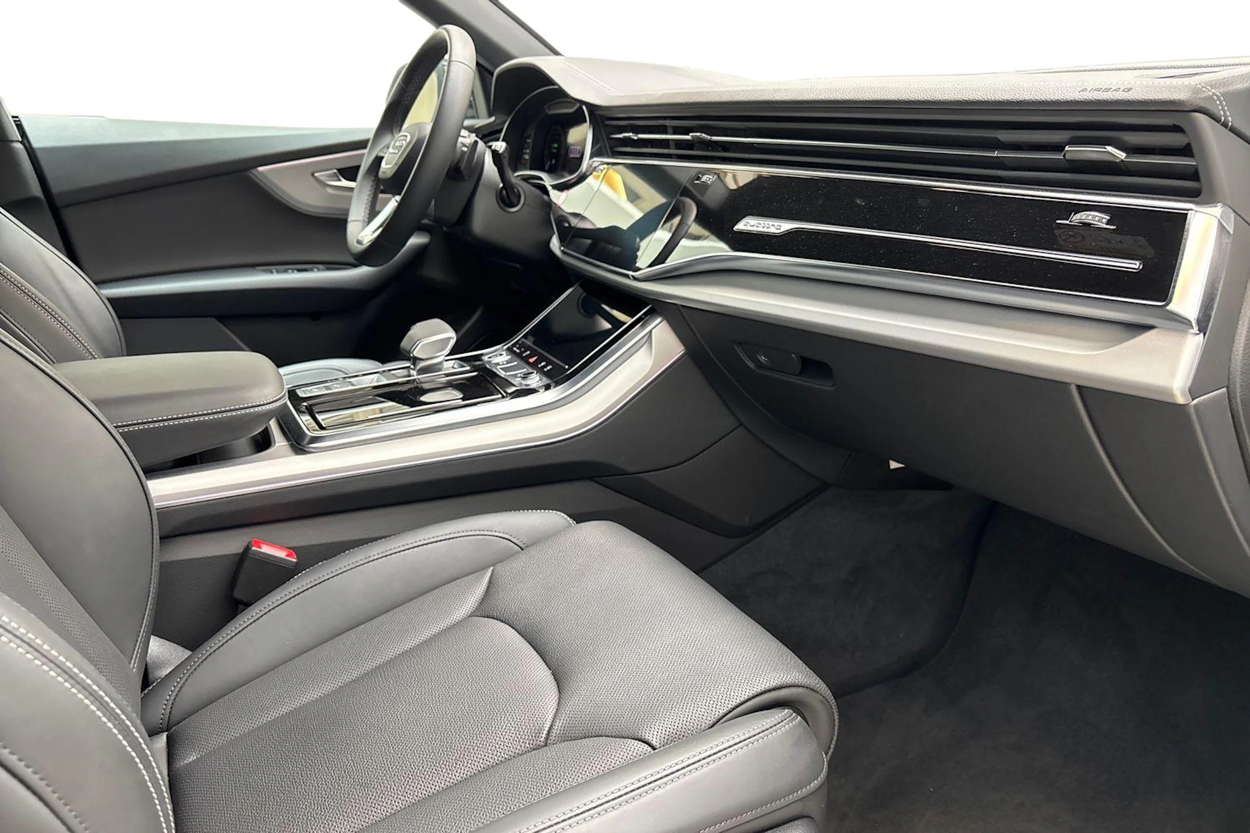 musta Audi Q8 2026 kuva 9.