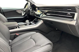 musta Audi Q8 2026 kuva 9.