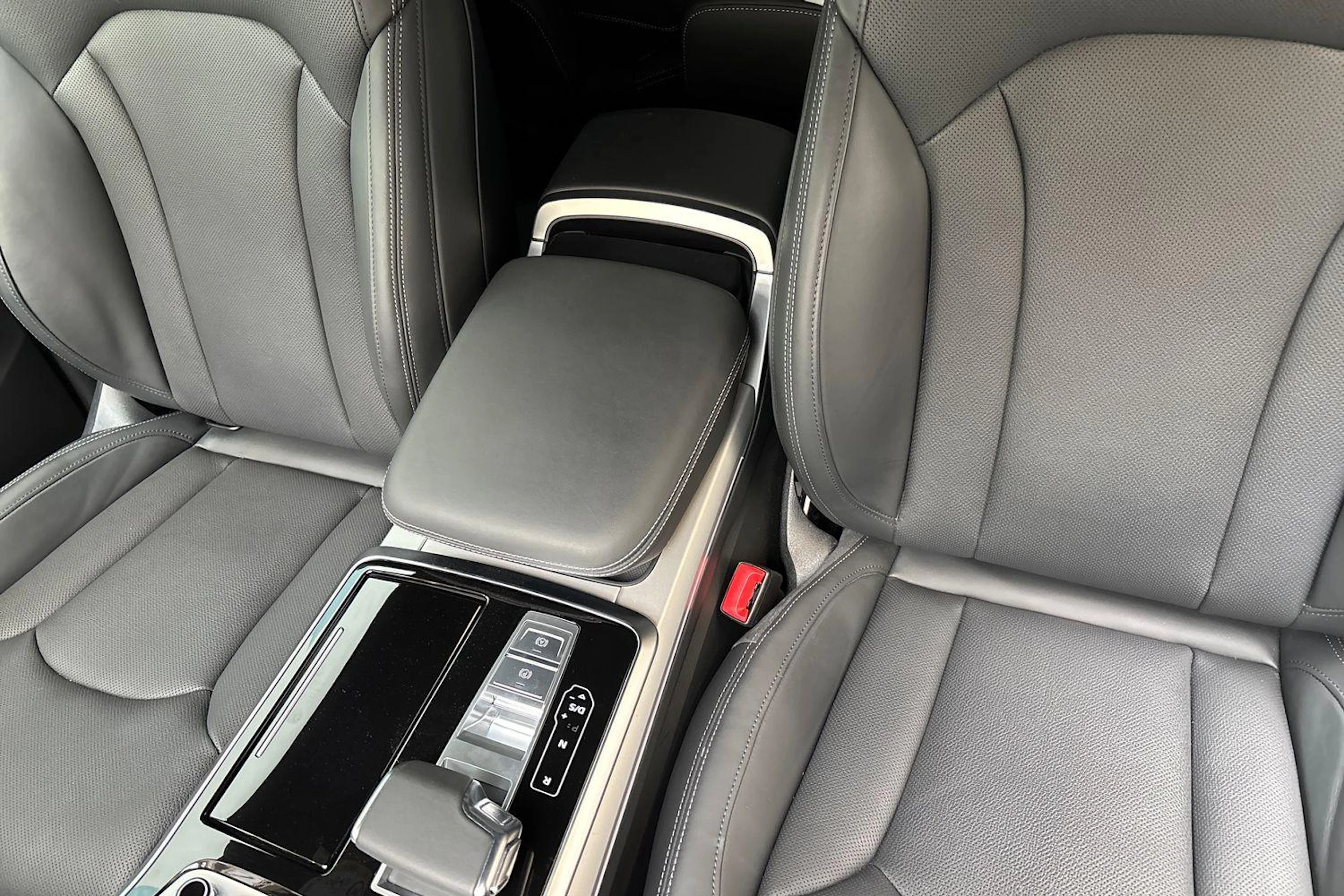 musta Audi Q8 2026 kuva 11.