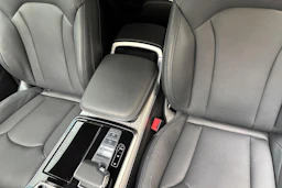 musta Audi Q8 2026 kuva 11.