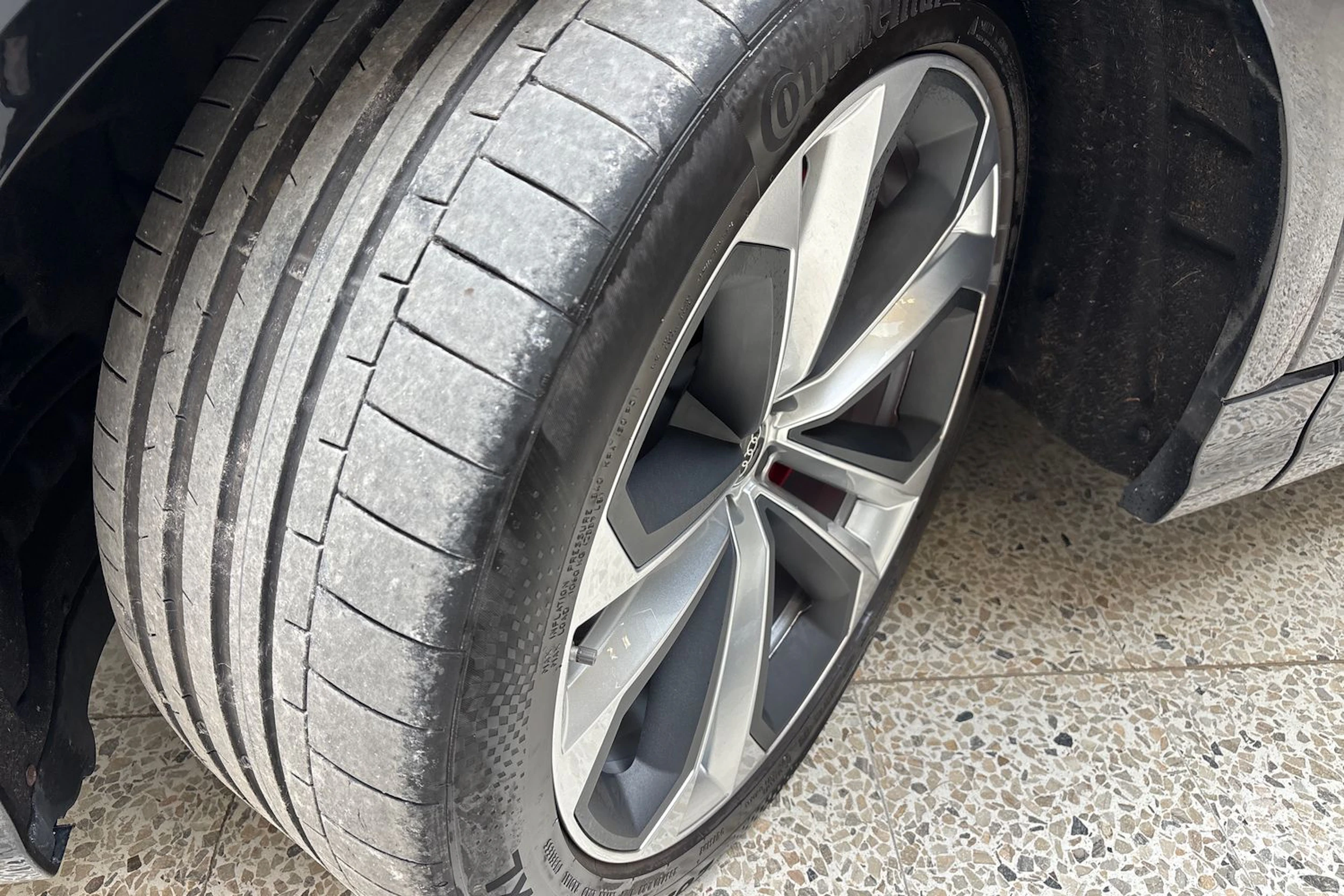musta Audi Q8 2026 kuva 13.