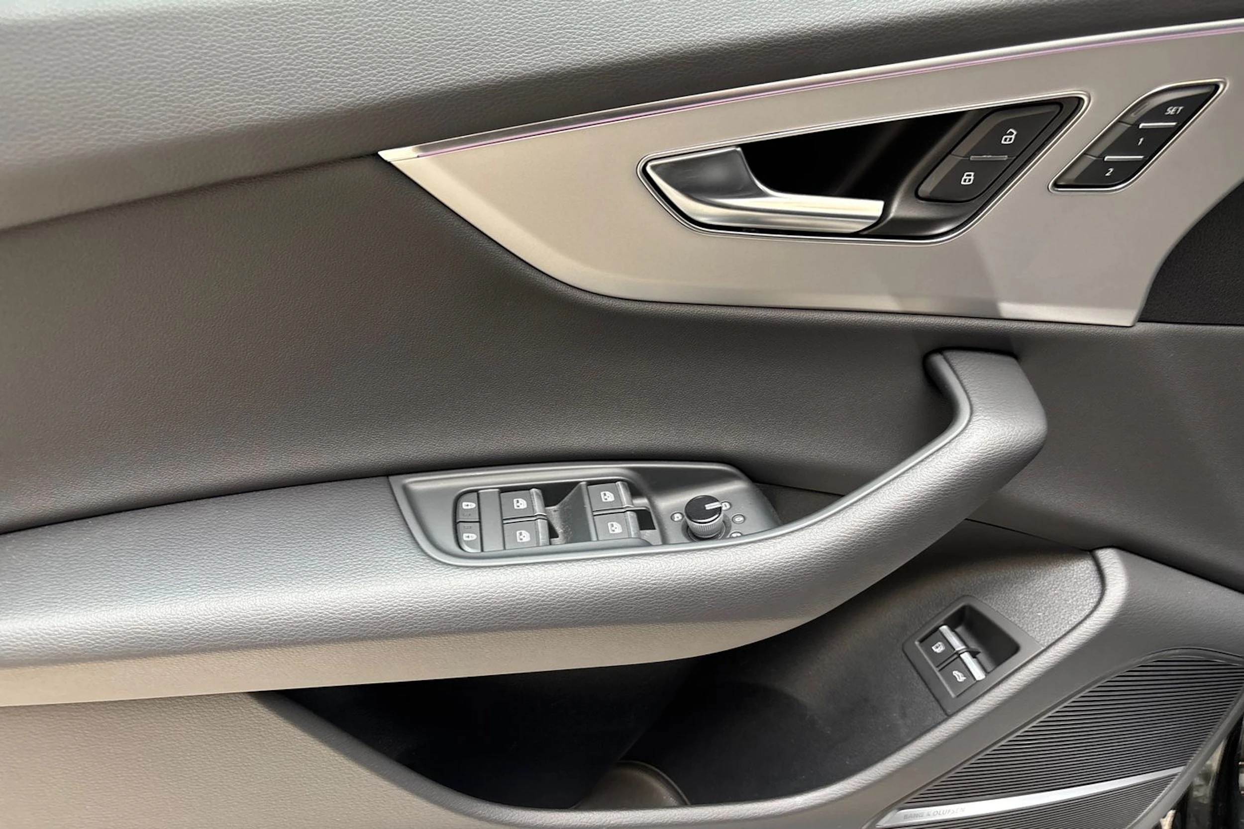 musta Audi Q8 2026 kuva 15.