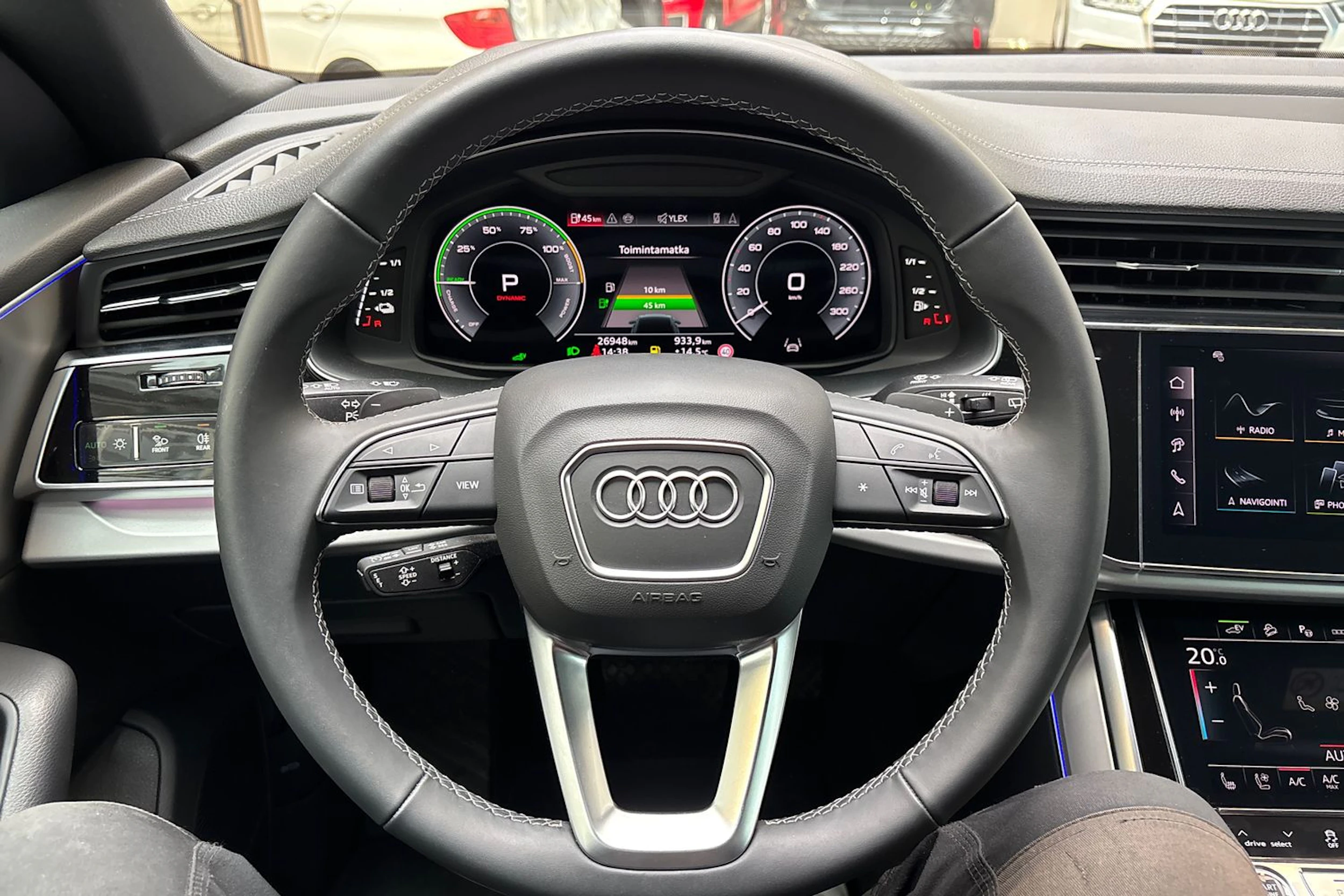 musta Audi Q8 2026 kuva 18.