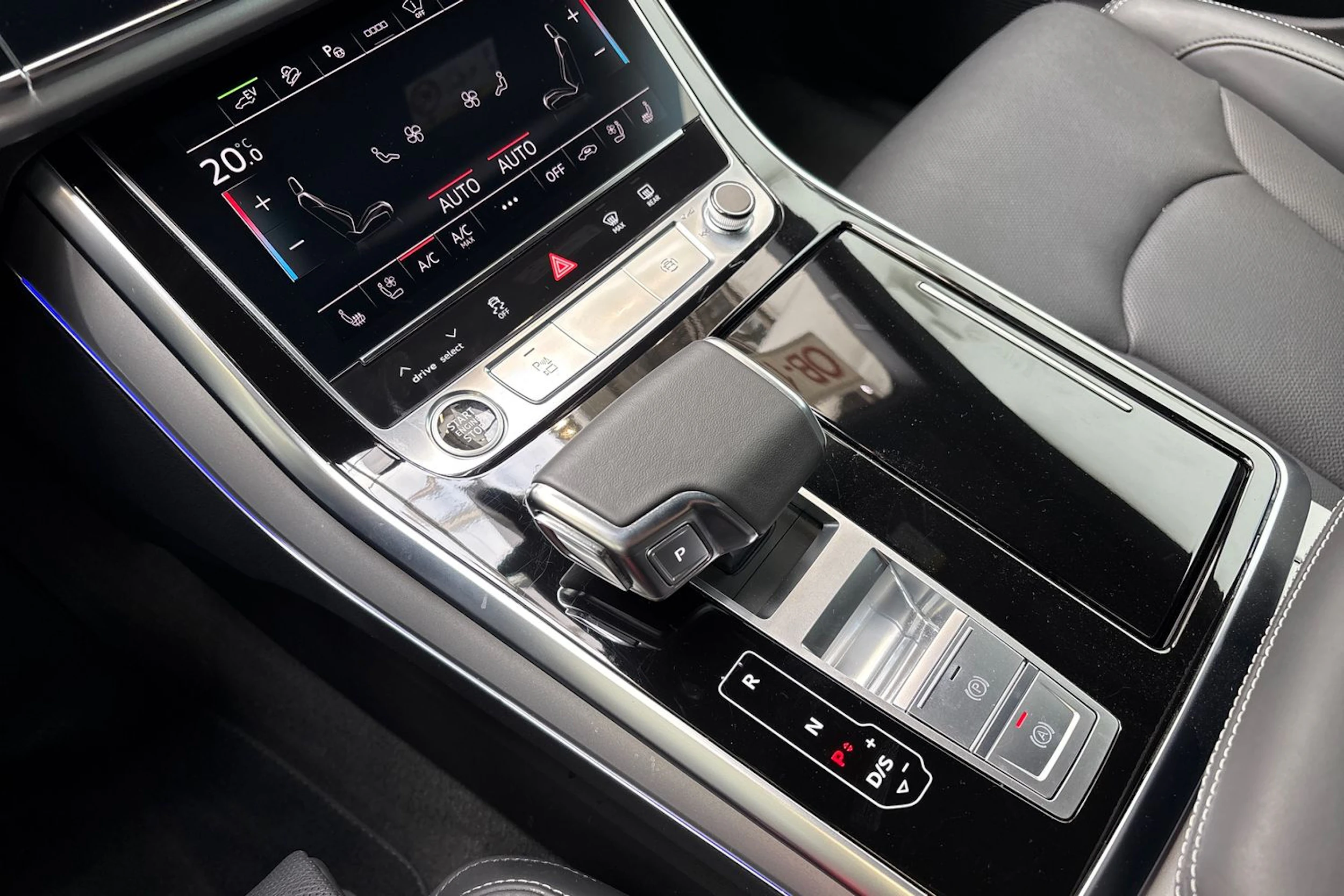 musta Audi Q8 2026 kuva 22.