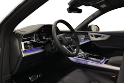 met. valkoinen Audi Q8 2026 kuva 6.