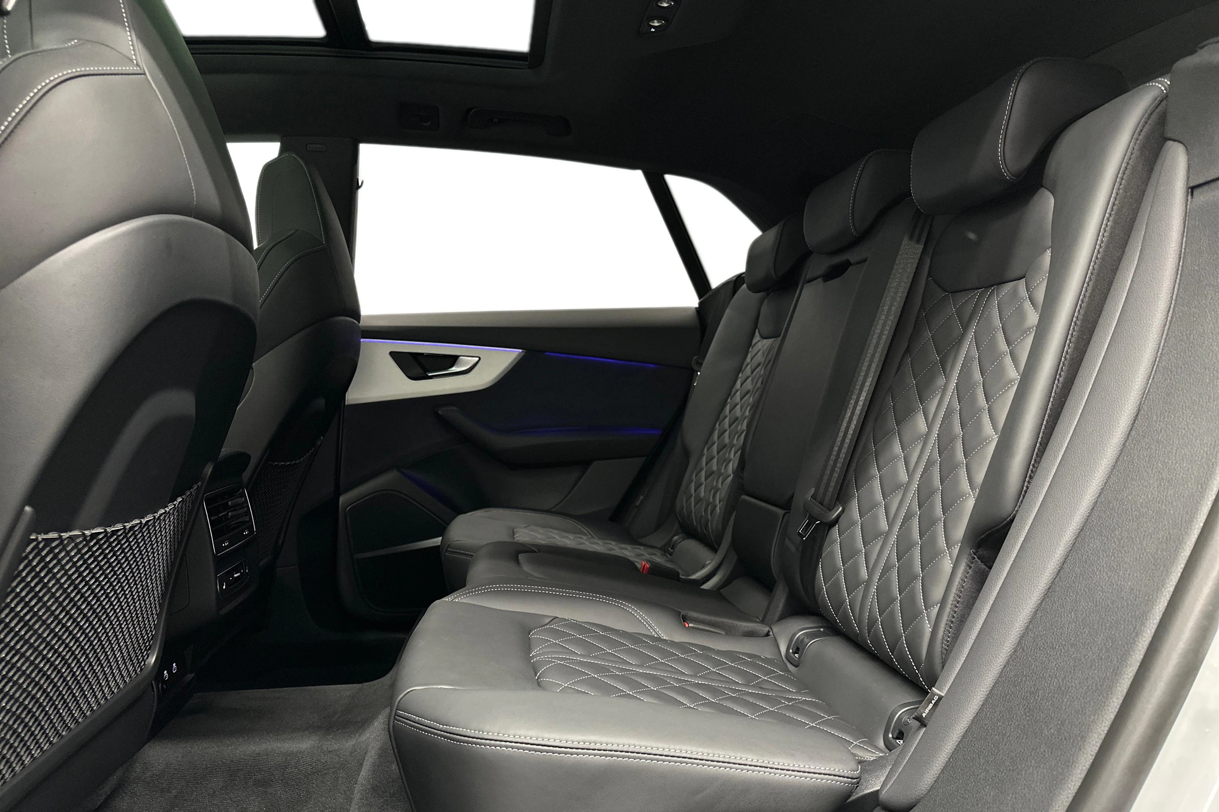 met. valkoinen Audi Q8 2026 kuva 8.