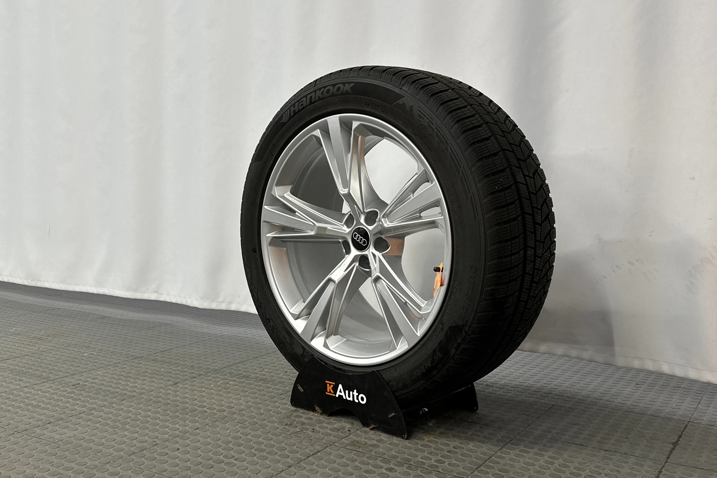 met. valkoinen Audi Q8 2026 kuva 10.