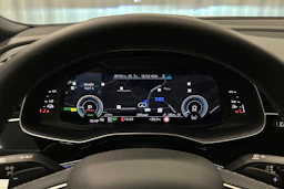met. valkoinen Audi Q8 2026 kuva 11.