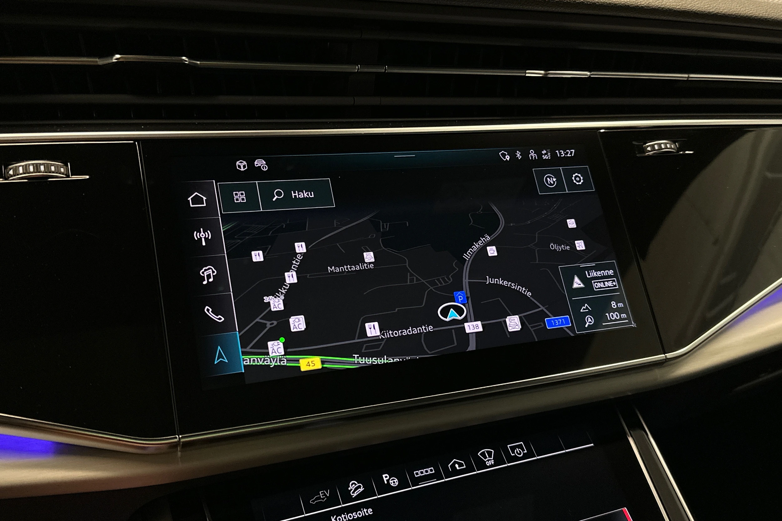met. valkoinen Audi Q8 2026 kuva 13.