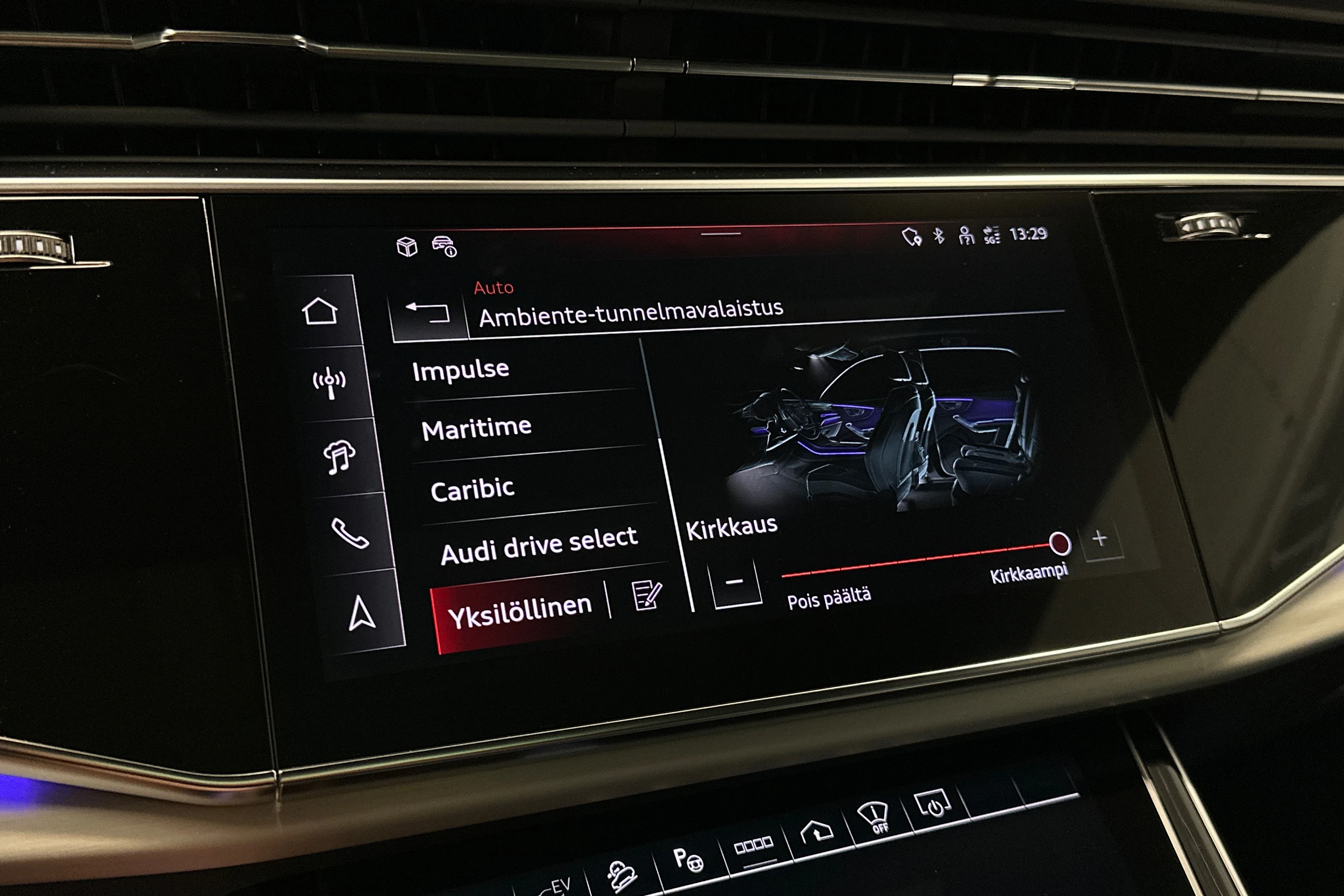 met. valkoinen Audi Q8 2026 kuva 18.