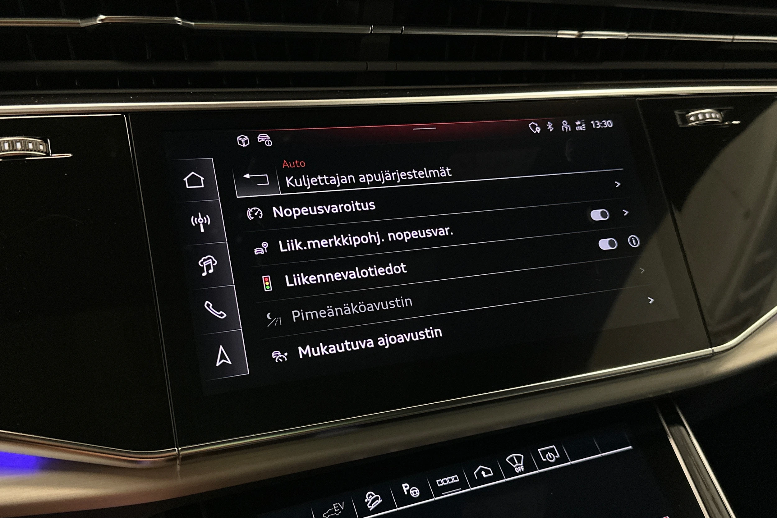 met. valkoinen Audi Q8 2026 kuva 22.