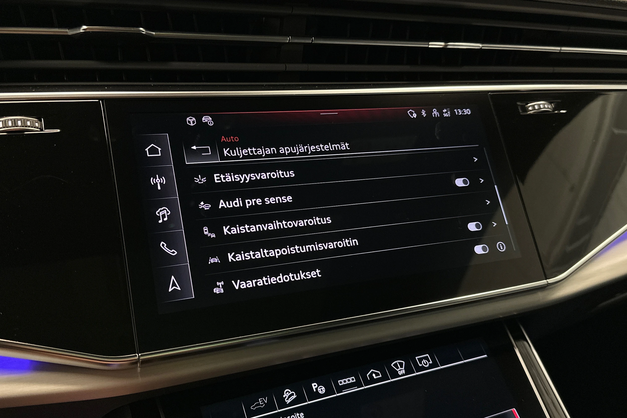 met. valkoinen Audi Q8 2026 kuva 23.