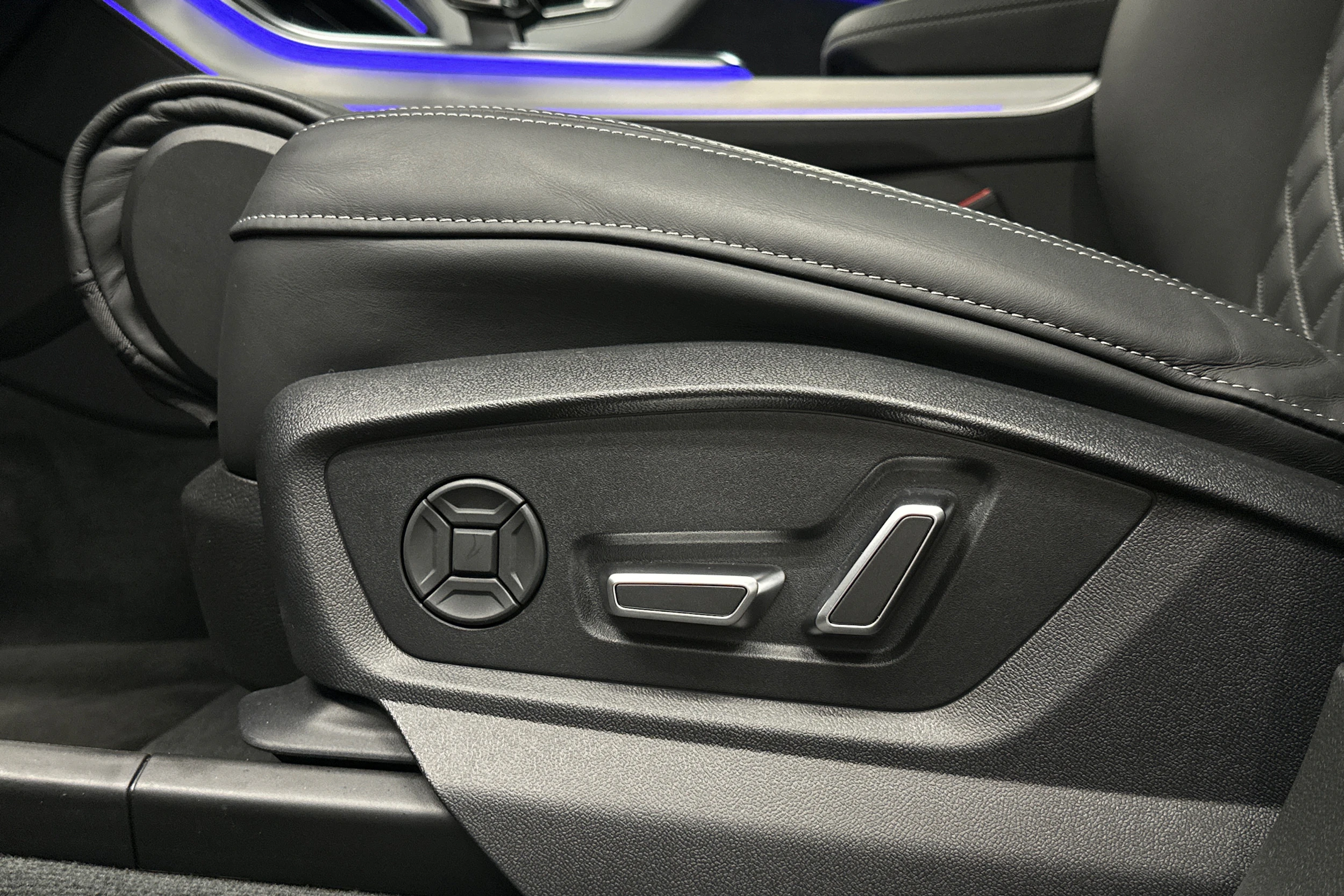 met. valkoinen Audi Q8 2026 kuva 26.