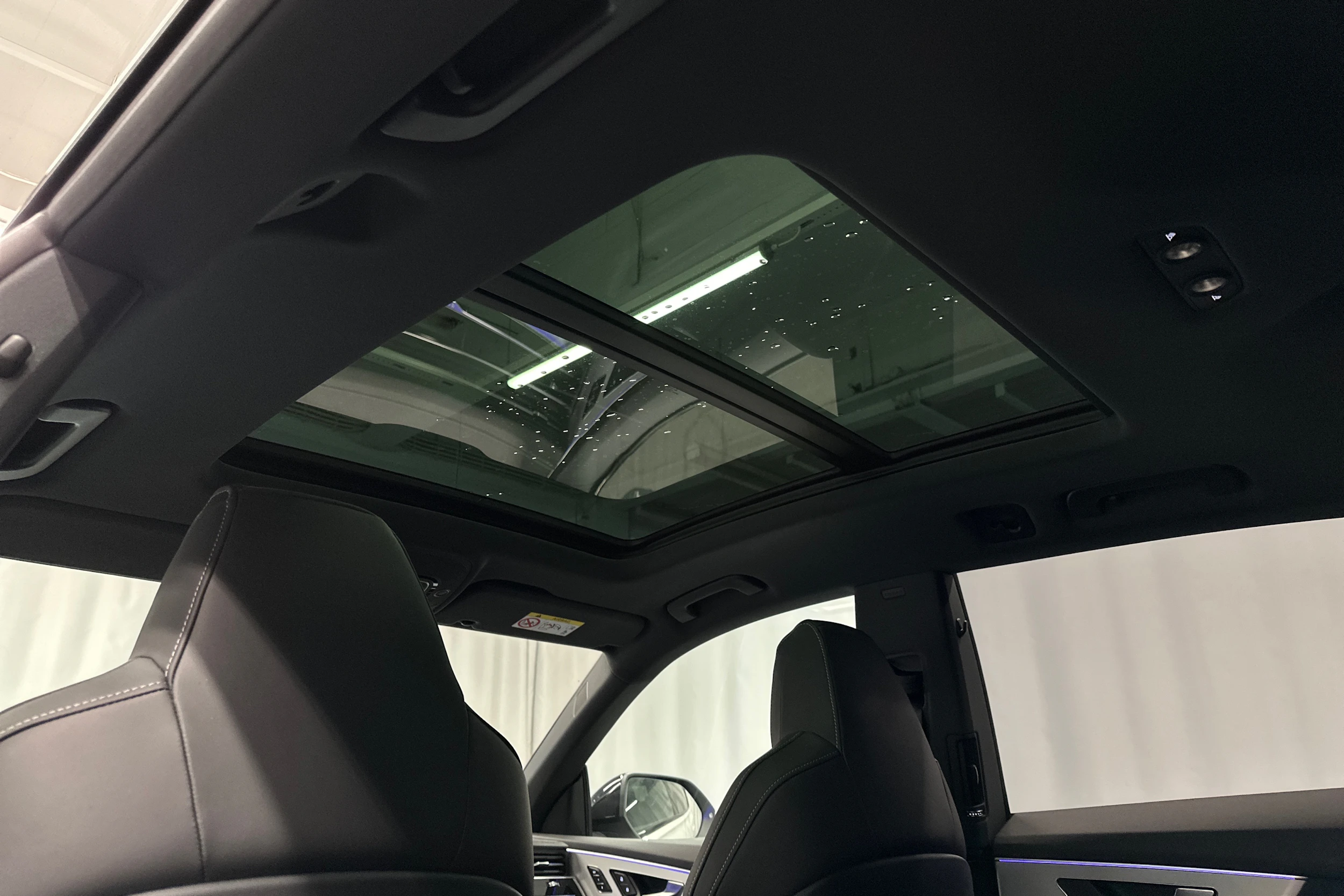 met. valkoinen Audi Q8 2026 kuva 28.