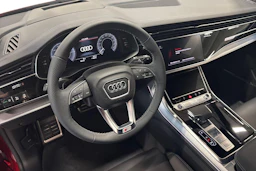 met. punainen Audi Q8 2026 kuva 6.