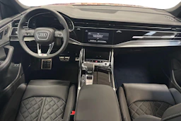 met. punainen Audi Q8 2026 kuva 7.