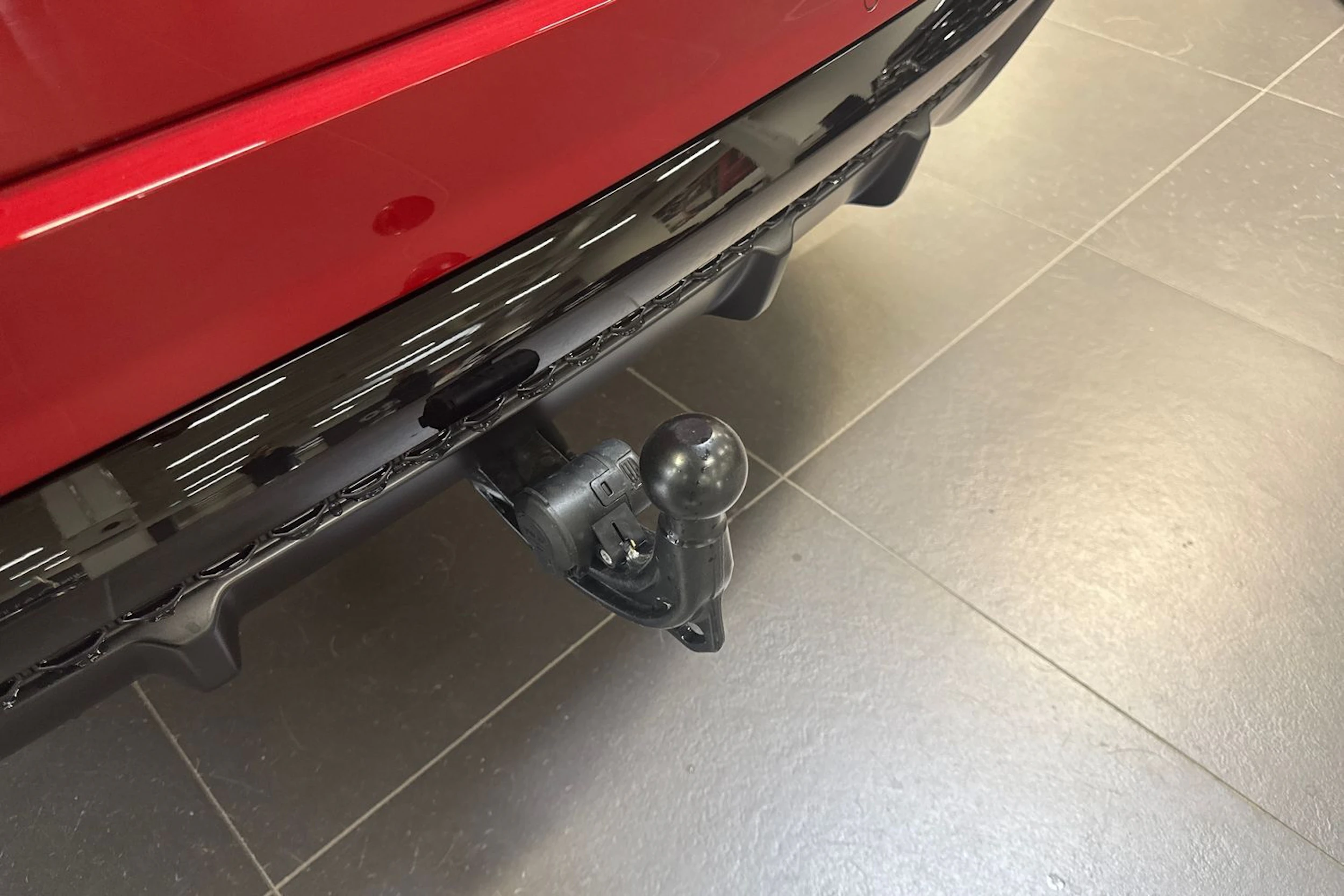 met. punainen Audi Q8 2026 kuva 12.