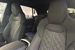 met. punainen Audi Q8 2026 kuva 13.