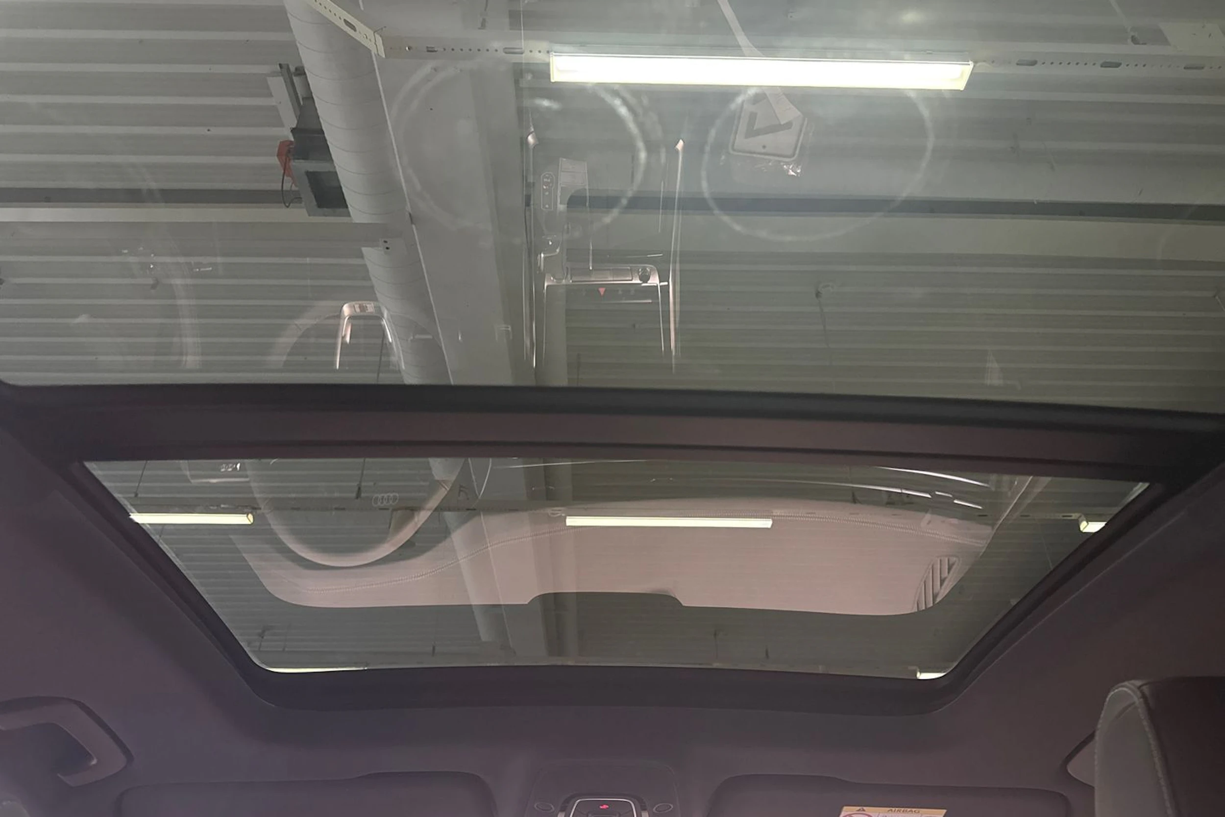 met. punainen Audi Q8 2026 kuva 14.