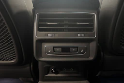 met. punainen Audi Q8 2026 kuva 15.