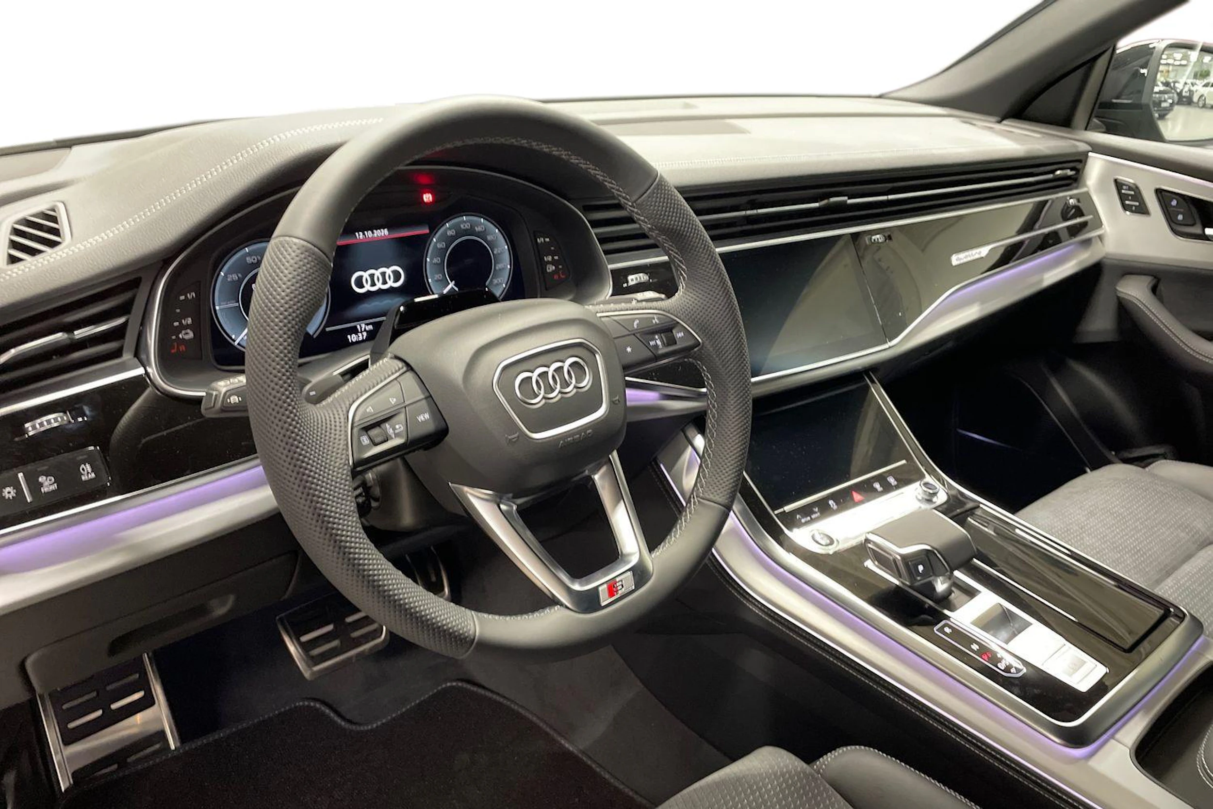 mythos musta Audi Q8 2026 kuva 6.