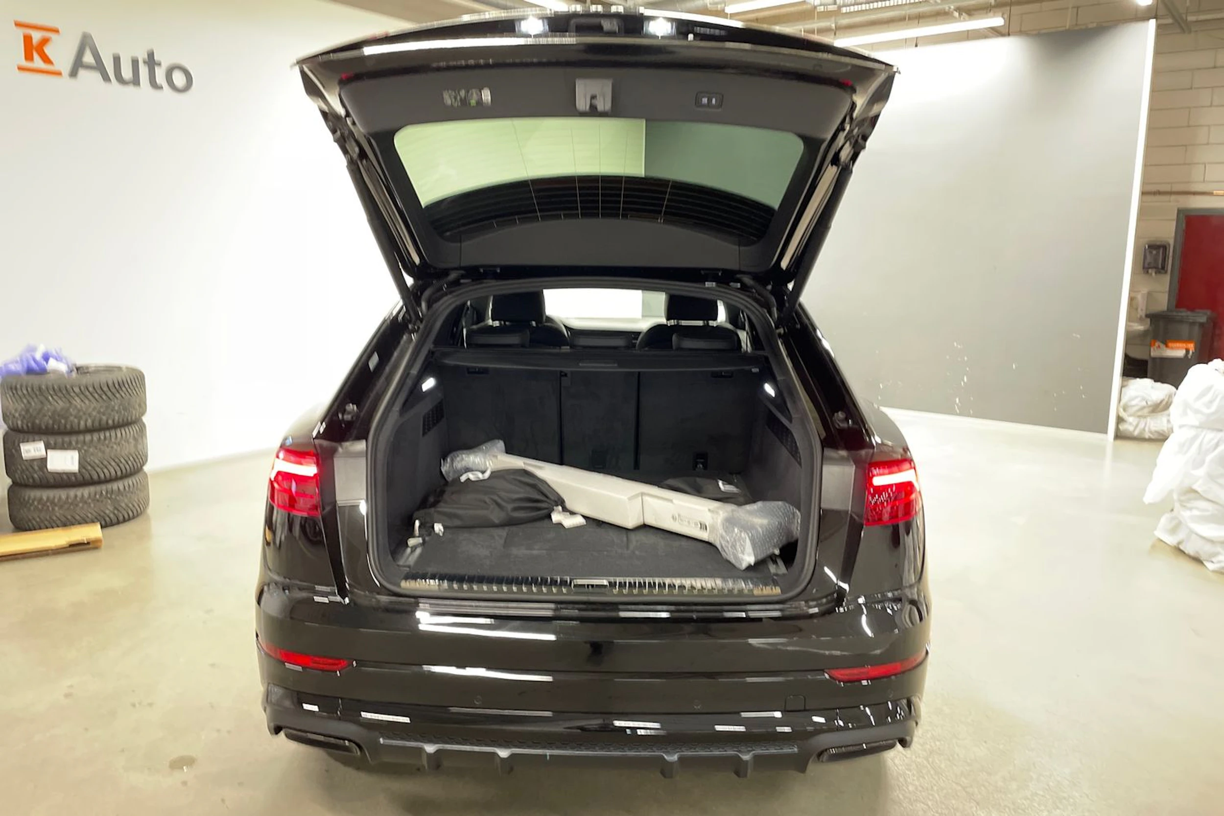 mythos musta Audi Q8 2026 kuva 11.